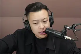 车停着，自己开走了？ 车主：说是我误触远程控制，我不认可！ 截至发稿：双方达成一致，方案是维修+赔偿关怀 #汽车那些事 #远程遥控车视频封面