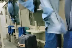 想问下中国铁路。夜间火车行驶的时候能不能把空调温度调高一点，不然半夜真的无法入睡#绿皮火车 #火车上的那些事 #火车视频视频封面