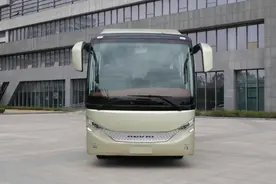 安凯客车8米99，38一40座，中型高一级标准