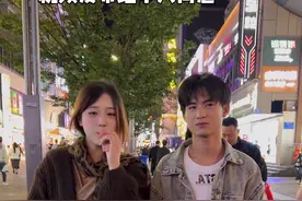 街头挑战抱着我做深蹲还是俯卧撑，我真的只有80斤啊！#街头挑战 #玩的就是真实 #意想不到的结局