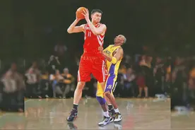 科比对来自中国的姚明有多暖心#科比 #姚明 #用篮球表达心情视频封面