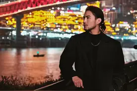 标志性建筑拍照技巧 快喊你不会拍照的小伙伴来学#真我gt5pro  #这波操作太秀了 #洪崖洞 #拍照技巧