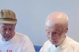 【93岁抗美援朝老兵赵连北：我是毛主席的好战士】8月7日下午，93岁的老兵赵连北与曾同是68军的战士的杨培善在北京见面。现场一位工作人员问赵连北：“你是谁的好战士”，赵连北毫不犹豫脱口而出：“我是毛主席的好战士”。
他们曾同是68军的战士，在抗美援朝金城战役的炮火里并肩战斗。战场上，赵连北失去了一只眼球，一身伤痕成了刻在骨头上的勋章。（记者  代丽丽 李俊萱）