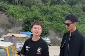 00后小伙翻新一台90年代的MINI#奥斯汀mini #老车翻新视频封面