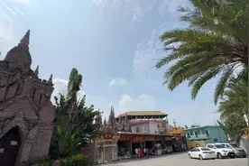 在中国和缅甸边界云南省瑞丽市，我国有名的中缅边境71号界碑旁视频封面