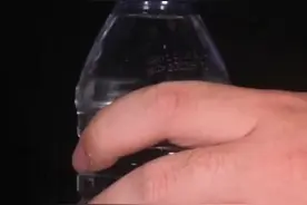 为什么塑料瓶盖不漏水？塑料瓶盖上为什么有连接点？#内容启发搜索 #人文星闪耀计划 #解压 #原理 #科普