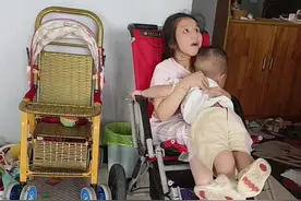 相隔14岁的姐弟，多温馨的画面啊！安安知道爱姐姐，时不时的就想去抱一下姐姐。这次又是弟弟主动爬上去想抱一下姐姐。感觉知道心疼姐姐，以爱的方式来抱姐姐视频封面