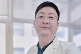 副乳是怎么回事 副乳是胚胎时期乳腺始基退化不全导致，常见于腋窝。副乳分为真性副乳和假性副乳，假性副乳为脂肪组织，多为穿衣不当导致；真性副乳内含有乳腺组织，随经期会有胀痛，妊娠期会增大，因有恶变可能，可以将之切除。#硬核健康科普行动 #健康冷知识知多少 #副乳 #副乳切除 #沈阳市第一人民医院医疗美容科视频封面