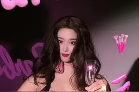 如果女生不同年龄都是芭比，她真的需要做到无可挑剔吗？视频封面