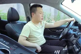 小哥哥现场教你改装奇骏中央通道扶手箱，各种车型都有，想看什么车型留言！#奇骏改装 #扶手箱改装 #改装车