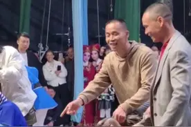 戏曲舞台上的沉浸式打赏 #咱村有戏 #戏曲 #弘扬戏曲文化 #青年戏曲传播者 #谁说戏曲不抖音 @抖音 @抖音短视频 @DOU+小助手视频封面