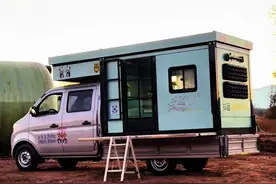 货车也可以这样玩 #房车自驾 #床车旅行 #货车改房车 #移动的家 房车玩出新花样@春晓闯地球（自改房车） @赵富荣518