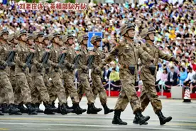 “刘老庄连”英模部队方队由济南军区第54集团军某师为主抽组