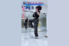 棒棒棒背面来啦 简单易学，适合团队。带动广场气氛。#热门音乐🔥 #一学就会的简单舞蹈推荐 #背面完整版 @华姐 @赛拉名后 ～ 小亮 @龙水童鑫