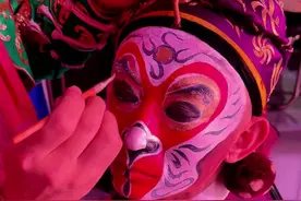 换装赶场！《大闹天宫》八卦炉一场中，孙悟空的饰演者杨雪斌换装赶场（纯享版）@京剧杨雪斌 #京剧 #演出现场视频 #吉林文旅