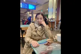 今天我们两口和女儿一起去拉斯维加斯游玩，结果被美国海关拒签了