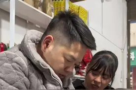 不就是一瓶护手霜吗，至于这样 #沙雕夫妻欢乐多 d#被逼疯的男人系列 #内容过于真实视频封面