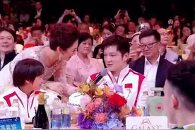 全红婵为了吃叉烧酥，献唱《大中国》超大声#全红婵的全是全开麦的全 #全红婵 #为何人人都爱全红婵 #全红婵全开麦气势十足视频封面