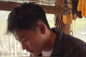 经过几天的沉淀过滤，第一缸葛根粉已经可以晒了，十几斤葛根出一斤粉，葛根粉做成的徽州名菜，徽州葛粉圆子你们吃过吗？软软糯糯，满是春天的味道，除了有点费粉，是真的好吃#新农人计划2025 #我的乡村生活 #徽州葛粉圆子 #来一口乡间春分的味道 #美好乡村春耕季