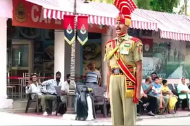 印度降旗仪式，三哥口号响亮#观世界#分享异国风情#印度降旗#印度三哥视频封面