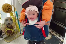 这就是你们要找的 把妹妹放进书包带到学校去炫耀的小哥哥吗？#把妹妹放进书包带去学校#哥哥能有多宠妹妹视频封面