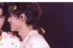 #宋亚轩#张真源 每当“出事”的时候还好有你陪我！偷感巨重的哥俩儿#搞笑#舞台#饭撒视频封面