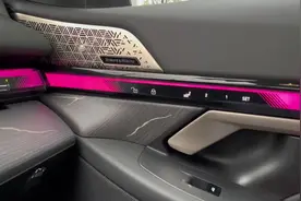 沉浸式体验第八代宝马5系宝华韦健音响