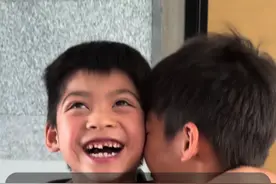 双胞胎暑假看奥运 引导孩子正确看待体育竞技精神#亲子教育  #奥运会  #教育方法 #奥运冠军 #吉雪萍
