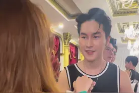 我们是过客把美好的照片留在手机相册里留念 #芭提雅东方嘉年华 #泰国旅游 #海天盛宴拍照打卡