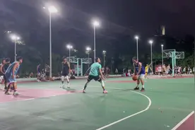 福州篮球🏀打卡圣地🫡上点身体，来点对抗。#篮球🏀 #野球场视频封面