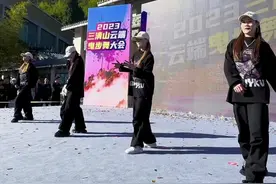 最近的神评：一个痞里痞气，一个娇里娇气，一个怨里怨气，一个哈里哈气，猜猜都是谁？#豪横 @抖音短视频视频封面