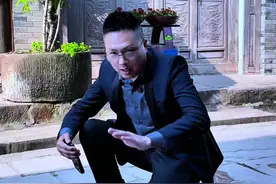 古镇简单运镜拍出高级感#手机摄影 #手机运镜 #扫街 #运镜 #户外拍摄 @DOU+小助手