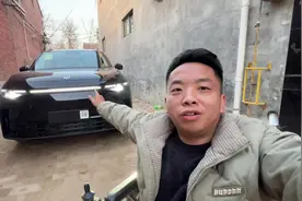 侄子喜提全新零跑C16越野车，外观内饰豪华大气，还选个牛牌照号