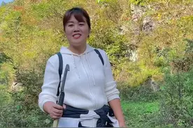 听本地的说这深山里有灵芝，我想去采一些寄回家给我爹吃，希望有好运气！#记录真实生活  #亲近大自然的一天 #走进大山深处 #大自然的馈赠视频封面