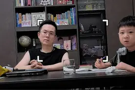 又是爷俩一起“挨骂”的一天……但俺家领导说的都对！改！一起改！#我太难了 #我太难了😂 #爷俩日常 #奶爸的日常 #写作业视频封面