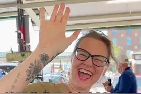 肉夹馍创造了最新的销售记录，三轮车摆摊小组到这里告一段落 我们准备回国进修啦！#公公的三轮车#文化输出视频封面