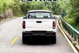 皮卡跑高速规矩多，到底该怎么走正确的车道呢？ #皮卡大玩家 #皮卡 #高速限速 #十一假期