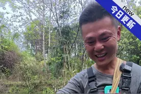 兄弟们你们说这条鳝鱼能值多少钱，能长这么大最少要10年8年 #黄鳝  #野生鳝鱼