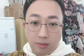 #于正新签约的男演员 究竟是骡子是马，拉出来溜溜。早年杀马特时期拍的三无网剧，烂妆造，不给光，也只能如此了。话说谁还没有几张丑照不是？真不好看，时代会淘汰他。骂骂也好，权当给新人锻炼心脏了。