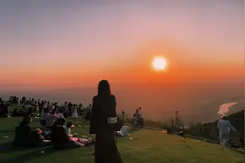 夜闯太原崛围山看日出！浪漫的不止是日出，还有凌晨三点半