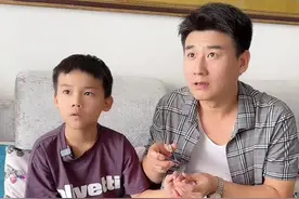 媳妇想买帽子，儿子却建议买绿色#剧情#家庭日常#看一遍笑一遍#语出惊人的熊孩子#意想不到的结局视频封面