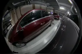 门上一个坑 报警3天了 警察联系对方对方不接电话视频封面