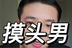 两女子餐馆吃宵夜，林中男子无缘无故抚摸女子头部#江西#南昌#摸头男#宋瑜靖