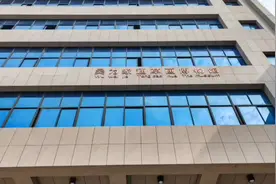 福建省收藏家协会泉州分会与石狮分会在吴为家通草画博物馆挂牌…