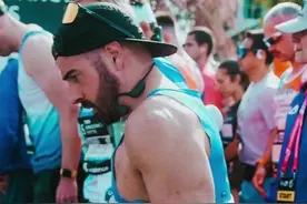 5小时59分05秒，拄着拐杖完成2025伦敦马拉松#马拉圈 #伦敦马拉松视频封面