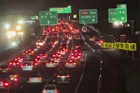 高德：虽然前方拥堵，但您仍在最优路线上。视频封面