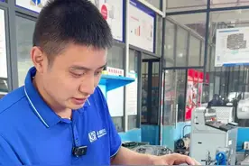 19款的宝马X3搭载采埃孚8AT的变速箱，只开了4万公里就坏了#变速箱维修#宝马X3#易师傅自动变速箱专修视频封面