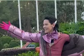 佐，海边度假拍照也是被你拿捏了！#向佐海边晒伤妆视频封面