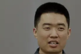 李想拉王兴连开4天战略会议，明确理想汽车不再与华为硬刚。视频封面