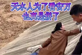 戏迷很多，爱看戏的人也很多，但是像天水人一样男女老少齐上阵的不多，天水人爱安万，真的是喜欢到骨子里的…老铁没毛病#农村人爱唱戏上热门 #全网最火的社火溜达 #秦腔视频封面